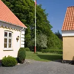 Munkebjerg Bed & Breakfast 3*